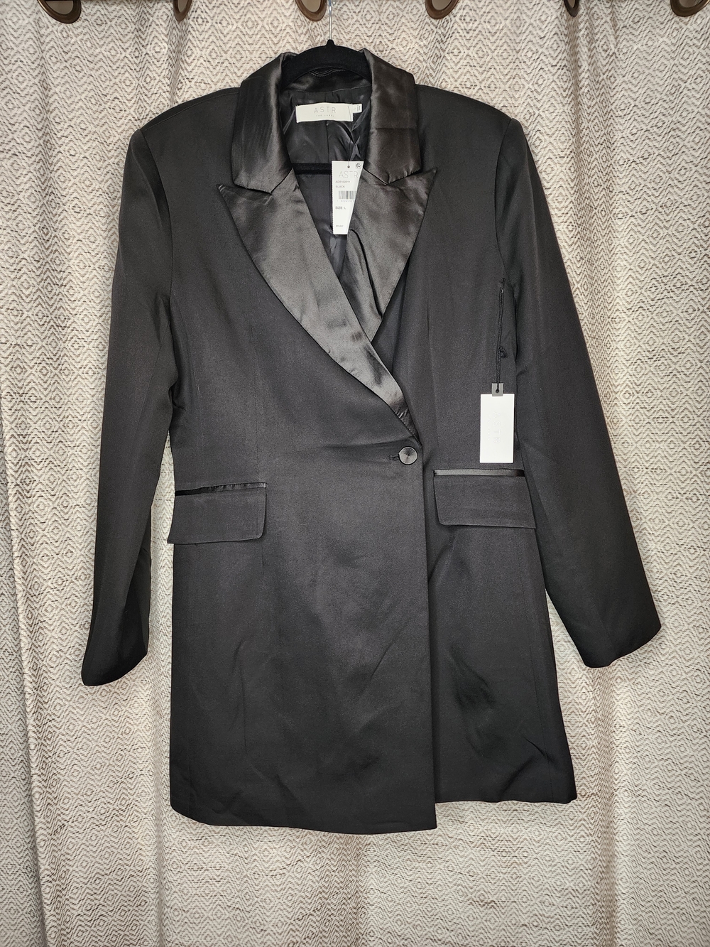 ASTR Black Satin-Lapel Single-Button Blazer